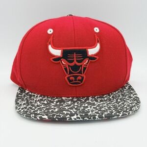 Chicago Bulls Hat Cap Snap Back Mens One Size Red NBA Basketball Mitchell & Ness